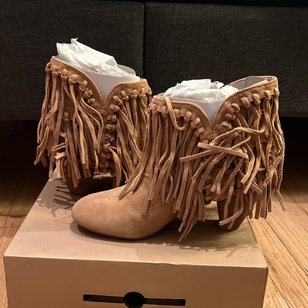 Nine west vintage style suede ankle boots